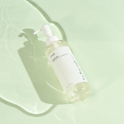 Anua Heartleaf Pore Control Cleansing Oil – Huile démaquillante fluide et légère, glissant sur la peau pour dissoudre efficacement le maquillage et purifier les pores sans laisser de résidu gras.